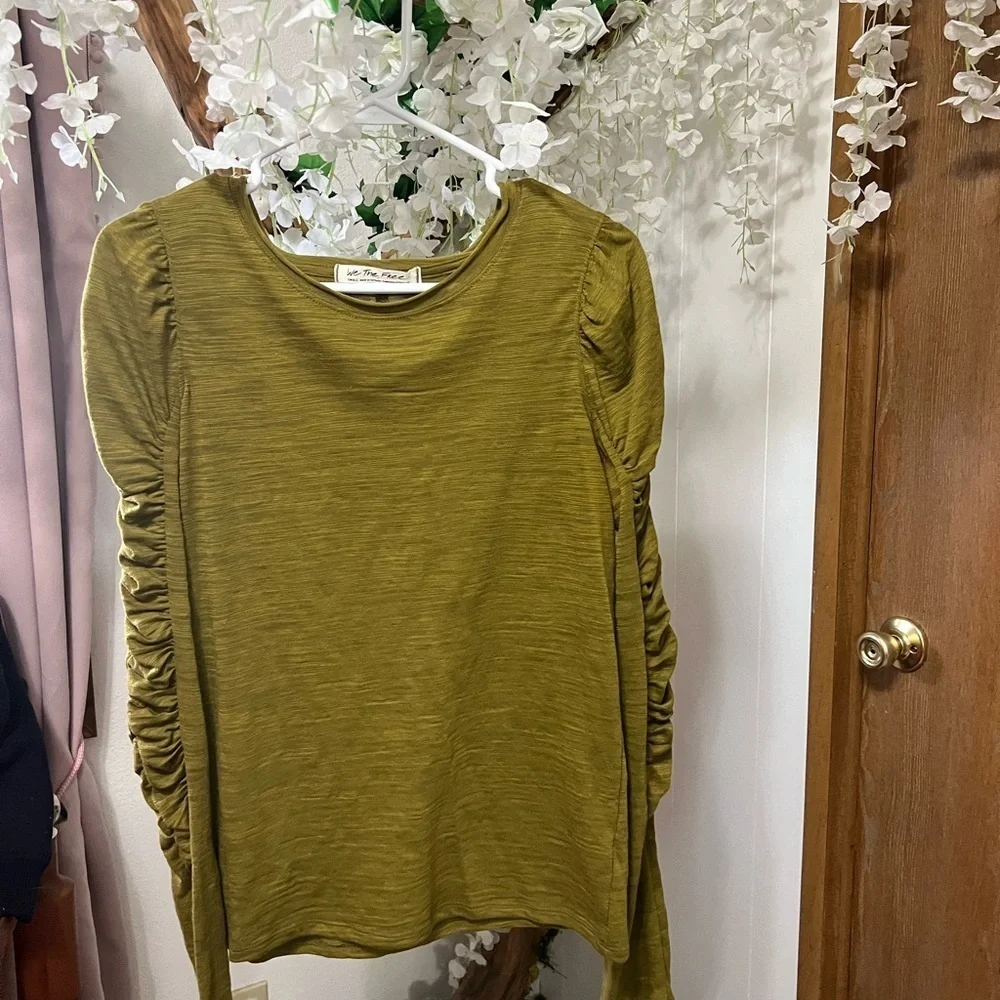 Free People Green Ruched Long Sleeve 🫒